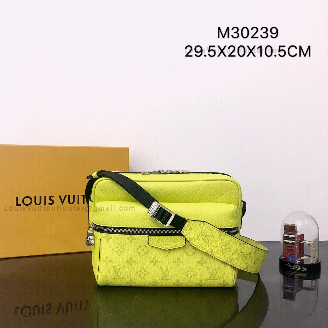Louis Vuitton Outdoor Messenger M30239